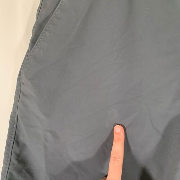 Under Armour Golf Shorts Men's 36 Grey Loose Chino Pockets 10" Inseam - Picture 7 of 9